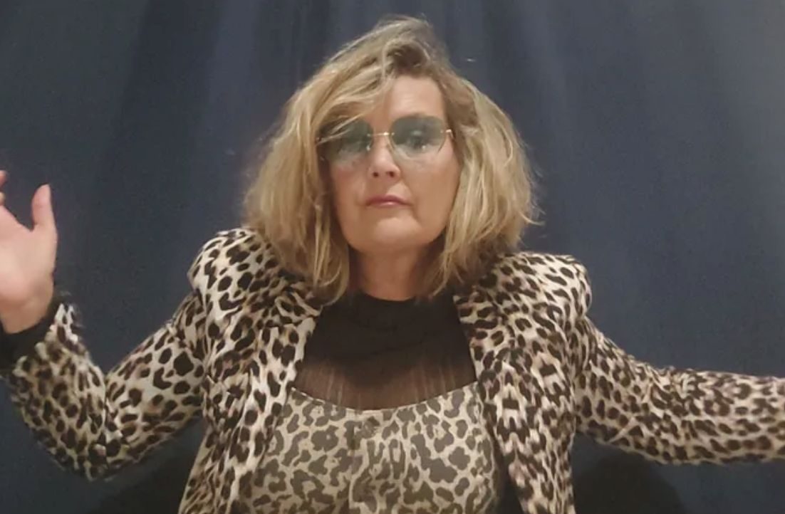 We had a chat with Australian pop rock artist Ravenistic following the release of her nostalgia-filled new EP Cocktail Hour