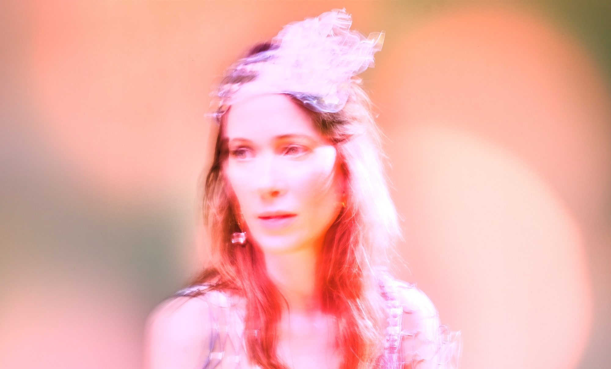 We had a chat with Berlin based chamber-folk artist Roxy Rawson about her captivating new single 'South Sudan'