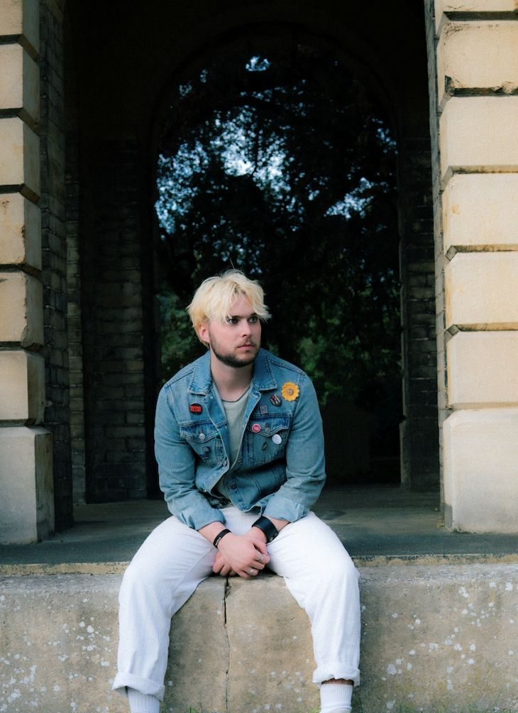 We had a chat with rising UK indie-folk artist Alex Comaish about his charming new single 'The Cliches Are Adept' and future plans