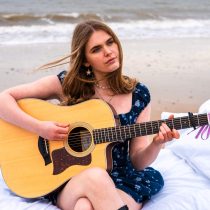 Lottie_Gray_-_Press_Shot_2